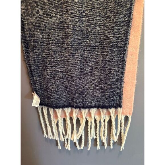 Old Navy Women's Multicolor Striped Fringe Scarf Winter Accessory - Picture 2 of 6